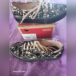 Vans Women's Black and Tan Sneakers